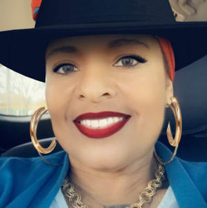 Meet your Posher, Jolandra